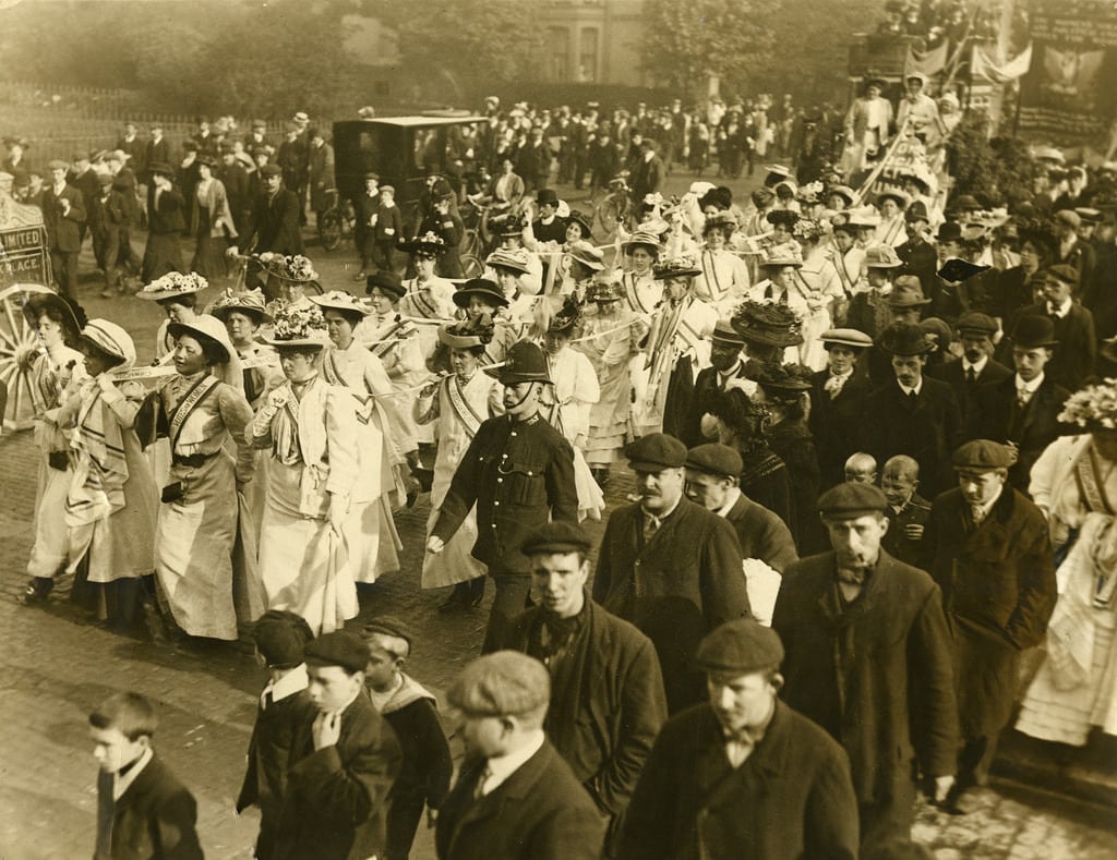 processing-suffragettes-c1908